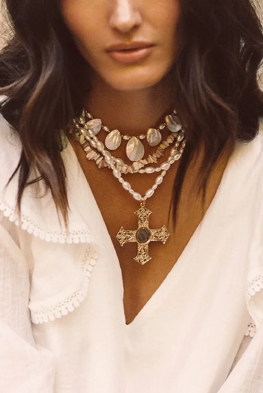 High-End Gold Necklaces-Soft Whispers Shell Choker Necklace