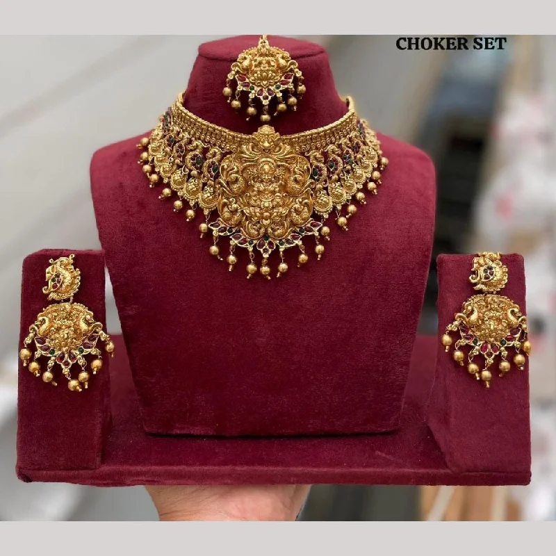 Simple Choker Necklaces-FS Collection Gold Plated Pota Stone Temple And Pearls Choker Necklace Set